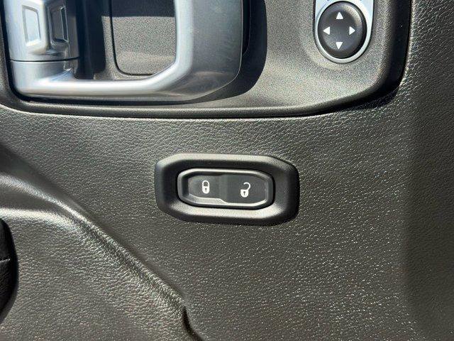 Used 2025 Jeep Gladiator Sport AWD/4WD image 17