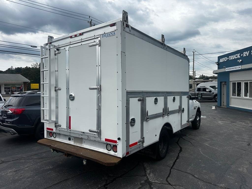 Used 2017 RAM 3500 2WD Regular Cab DRW image 3