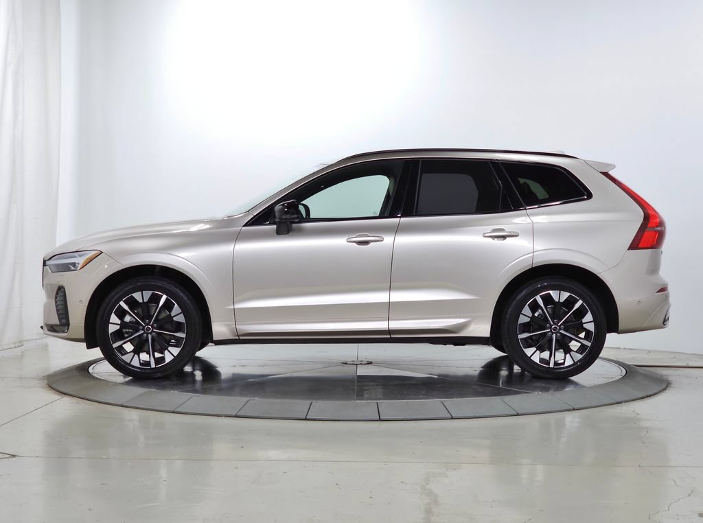 Used 2026 Volvo XC60 B5 Plus AWD/4WD image 4