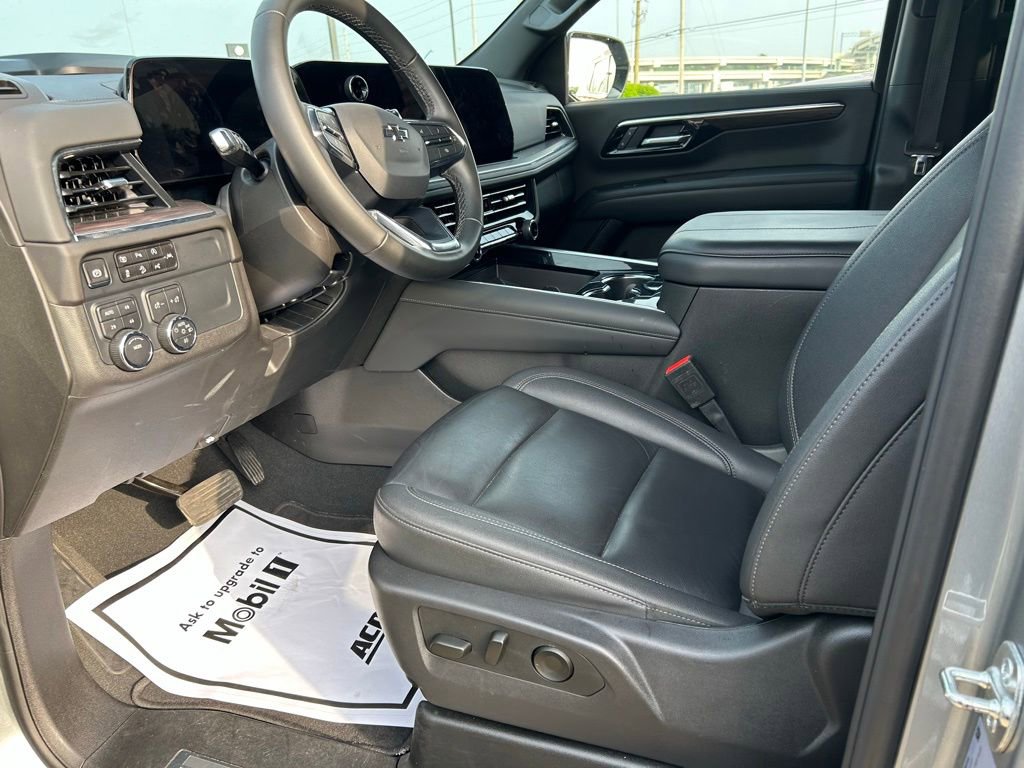 Used 2025 Chevrolet Suburban Z71 AWD/4WD image 11