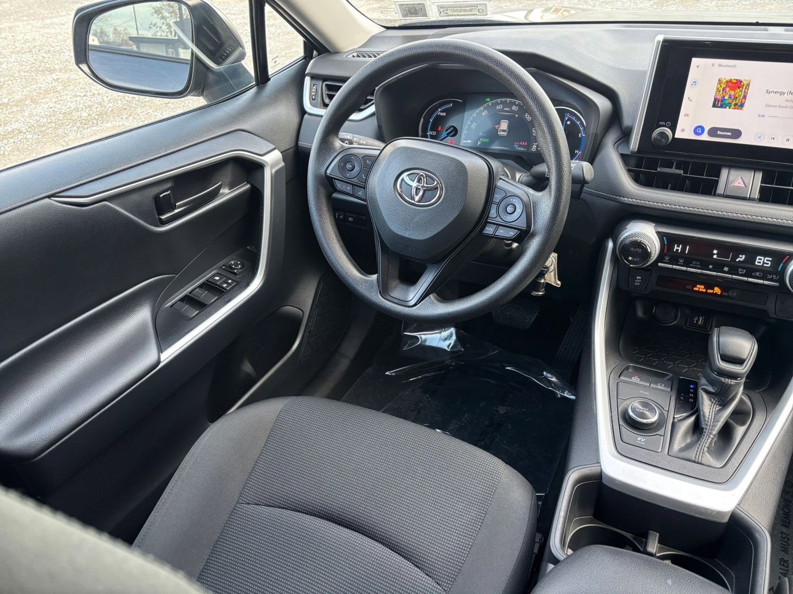 Used 2025 Toyota RAV4 LE image 30