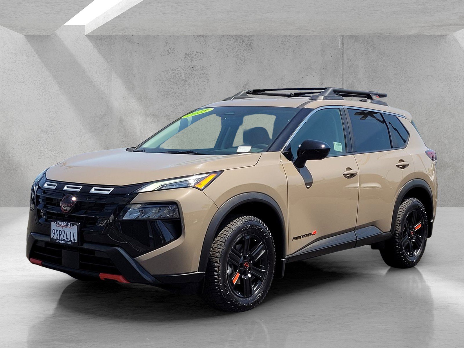 Used 2025 Nissan Rogue SV AWD/4WD image 8