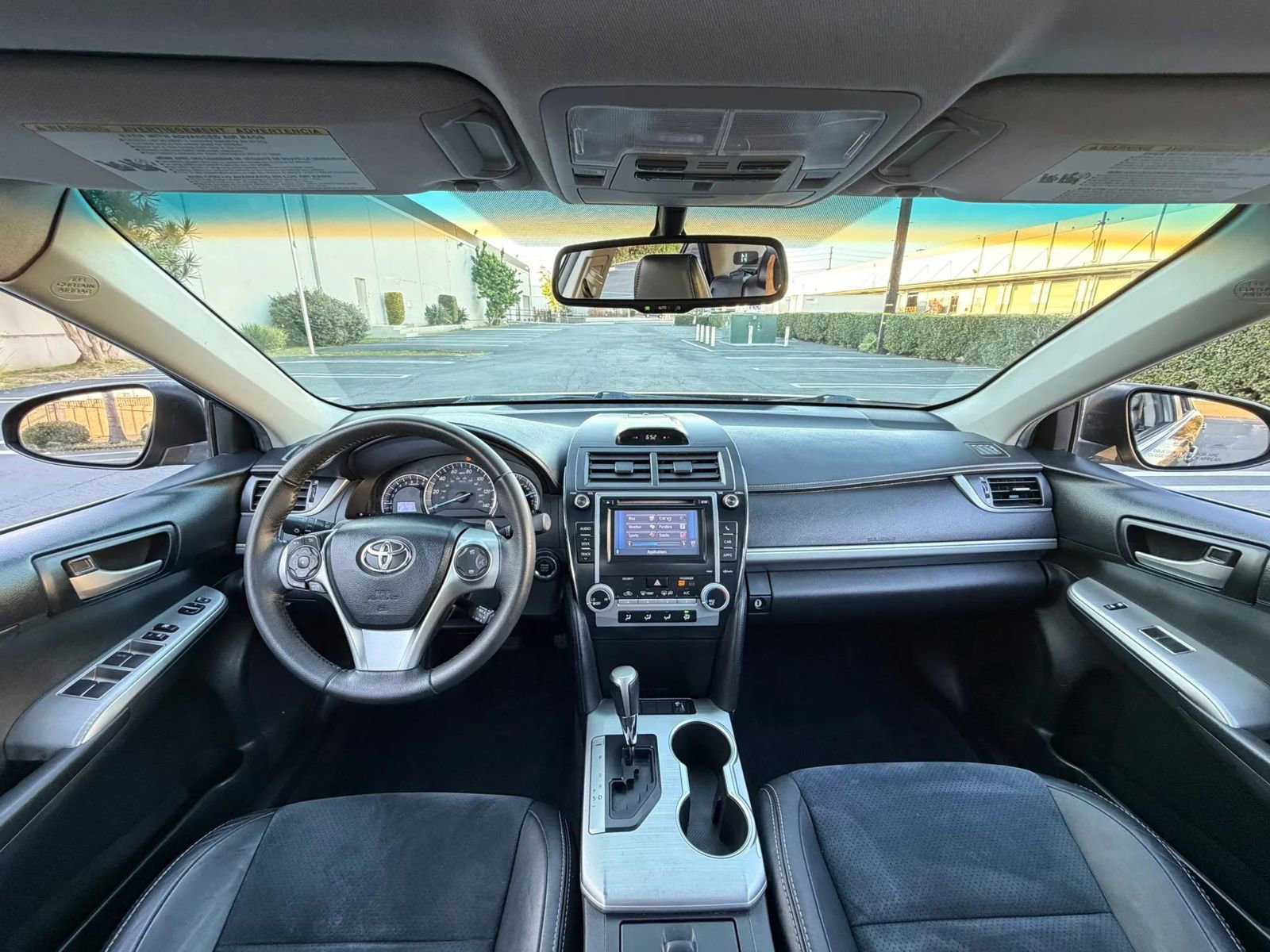 Used 2012 Toyota Camry SE w/ Leather Pkg FWD image 15