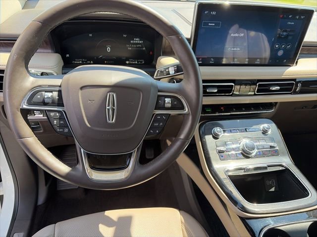 Used 2022 Lincoln Nautilus Reserve w/ Equipment Group 202A image 12