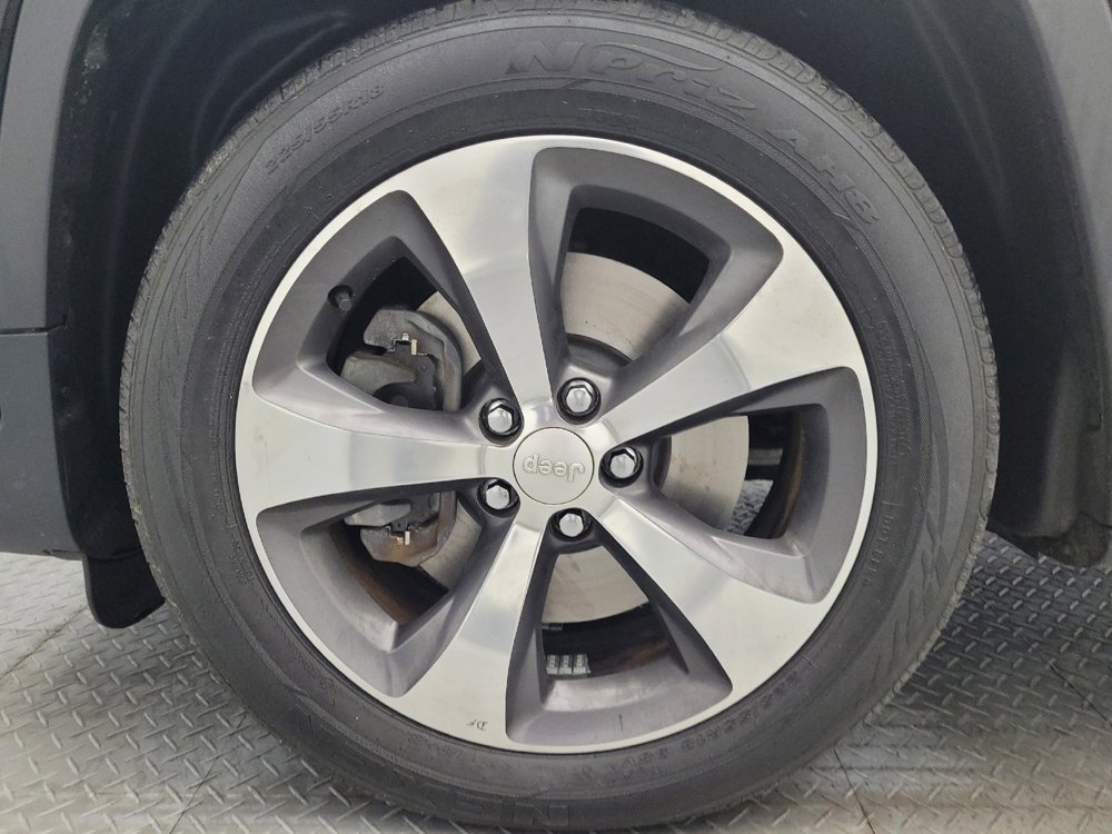 Used 2019 Jeep Cherokee Limited image 31