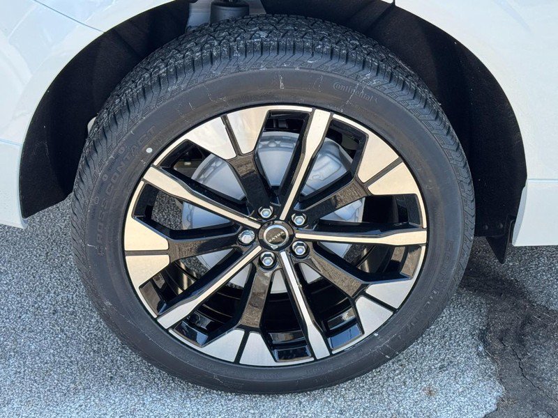New 2026 Volvo XC60 B5 Plus w/ Protection Package Premier AWD/4WD image 4