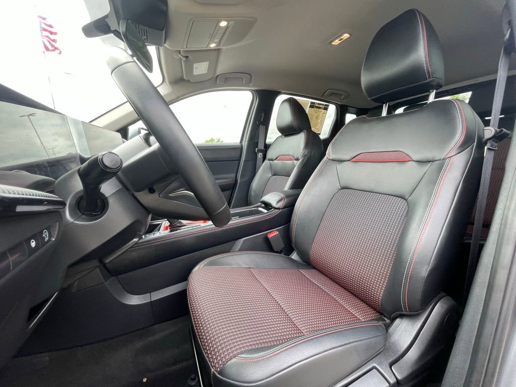 Used 2025 Nissan Kicks SR FWD image 19