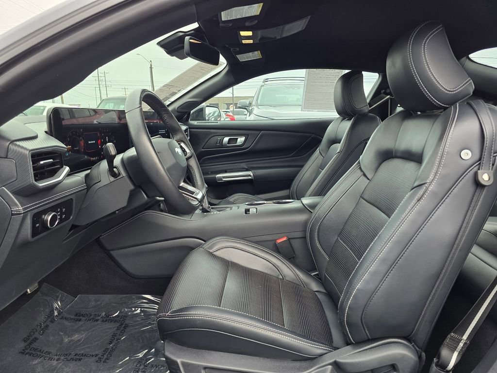 Used 2025 Ford Mustang Premium image 21