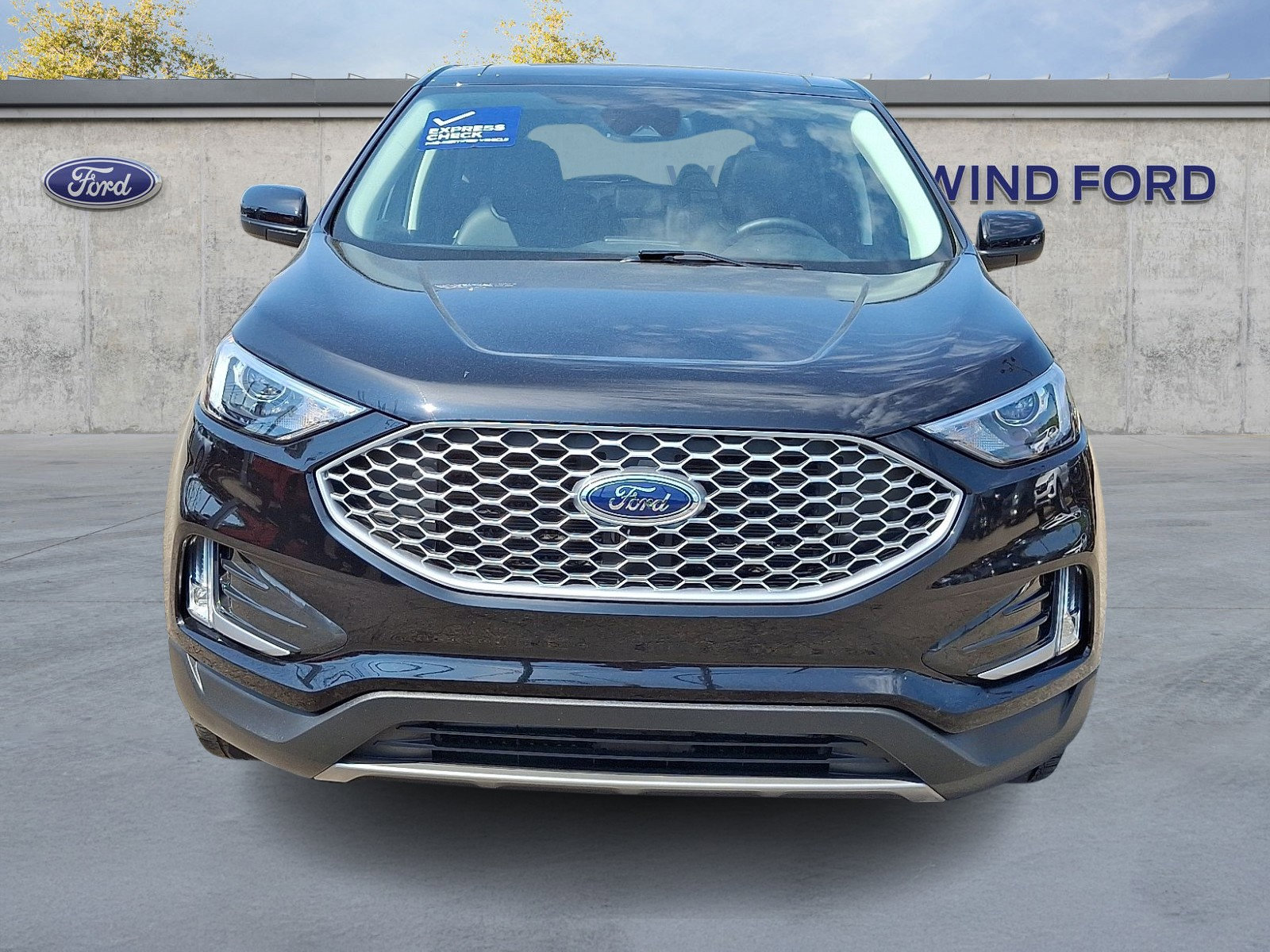 Used 2024 Ford Edge SEL w/ Convenience Package AWD/4WD image 2