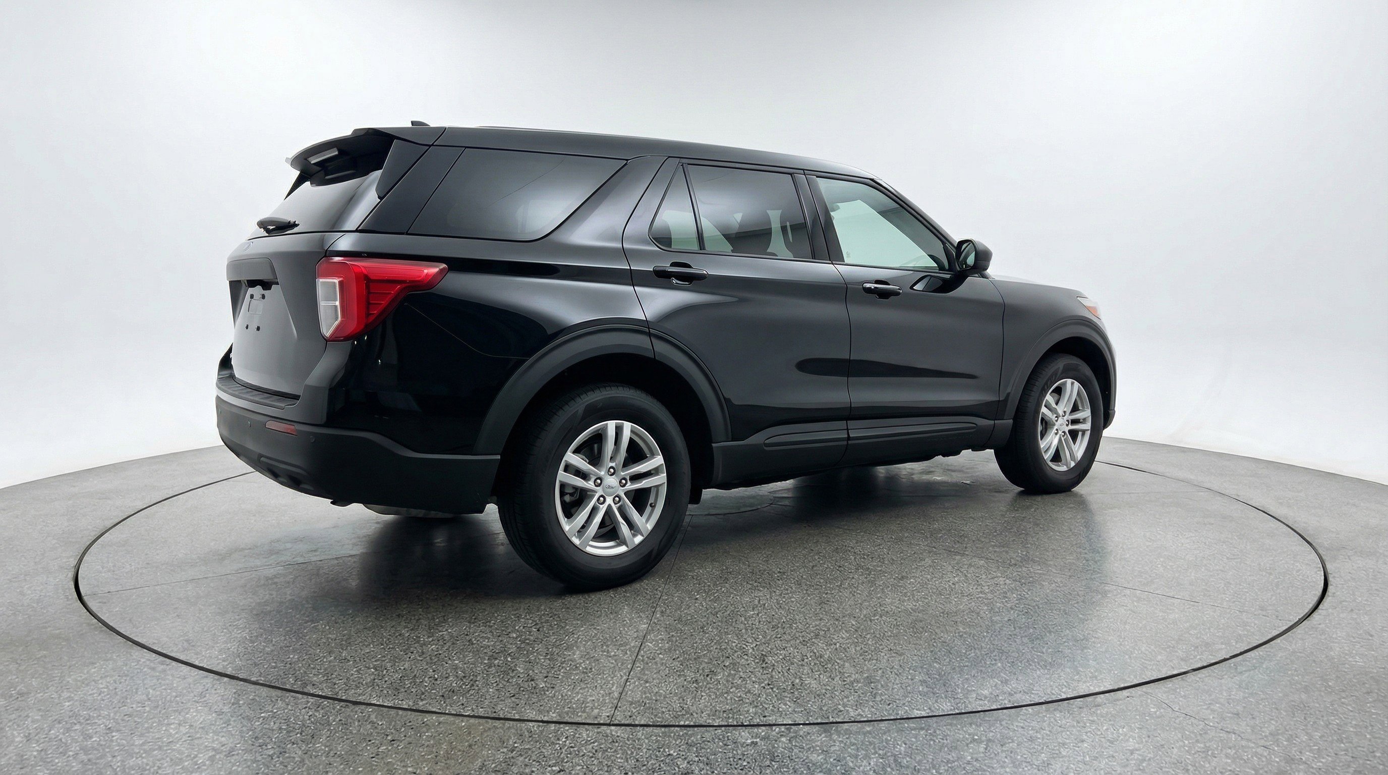 Used 2024 Ford Explorer XLT w/ Equipment Group 202A image 9