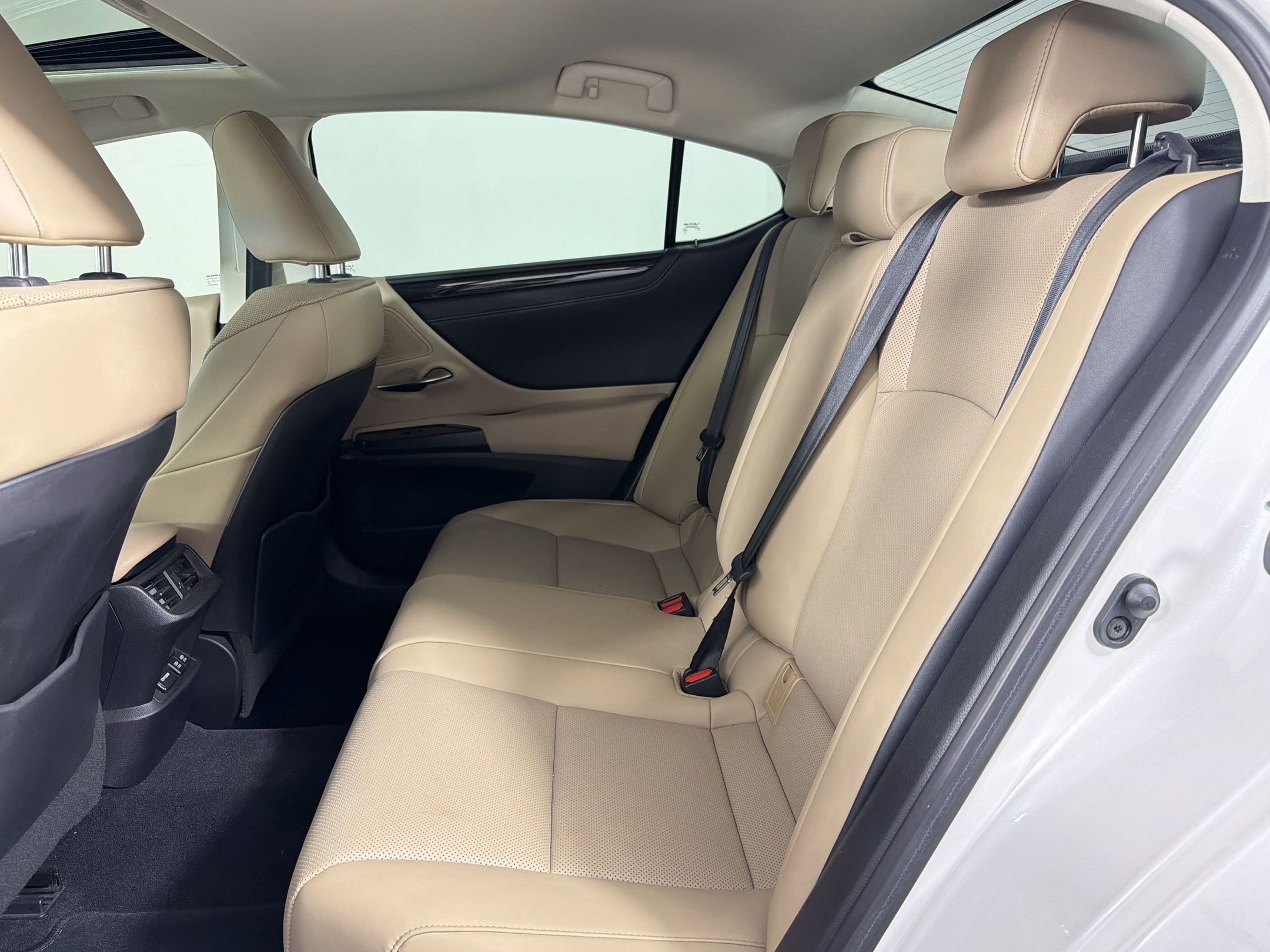 Used 2020 Lexus ES 350 w/ Premium Package FWD image 19