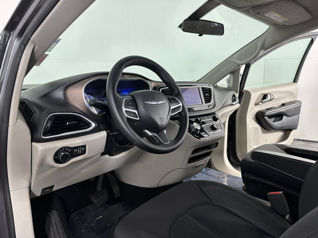 Used 2019 Chrysler Pacifica LX FWD image 9