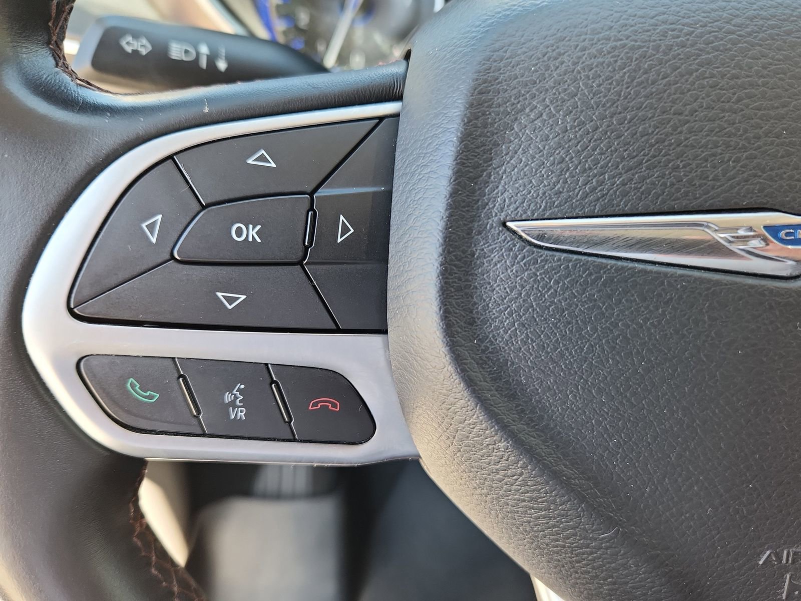 Used 2017 Chrysler Pacifica Touring-L FWD image 18