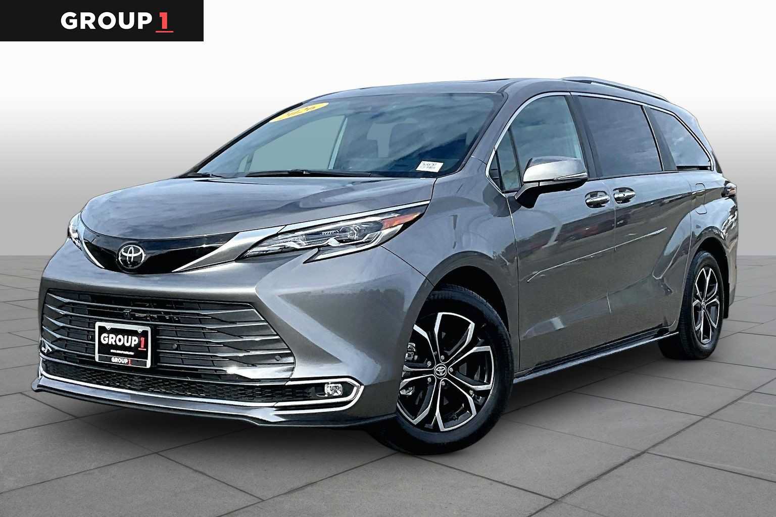 Used 2026 Toyota Sienna Platinum AWD/4WD image 1