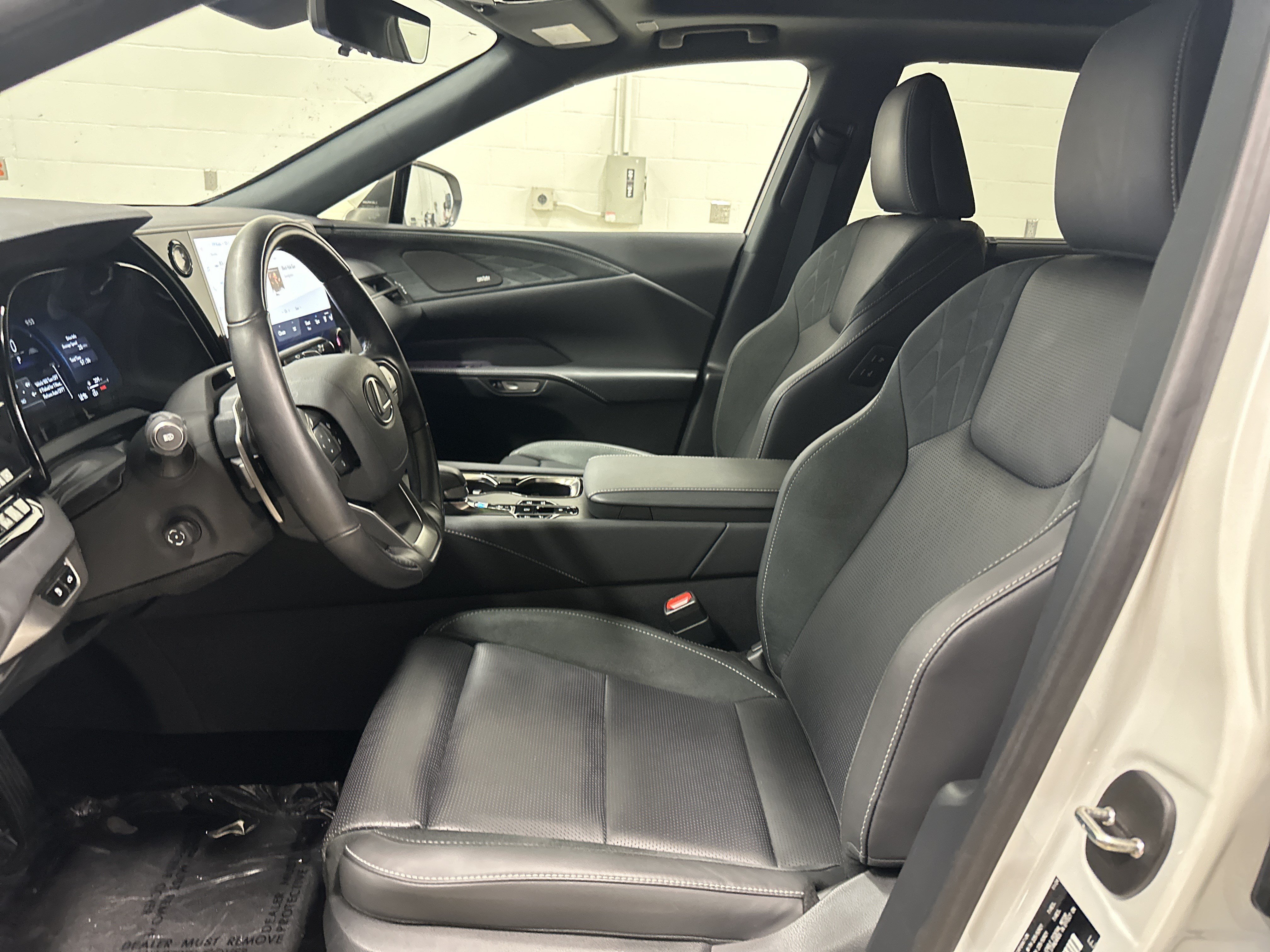 Certified 2025 Lexus RX 450h AWD w/ Convenience Package image 16