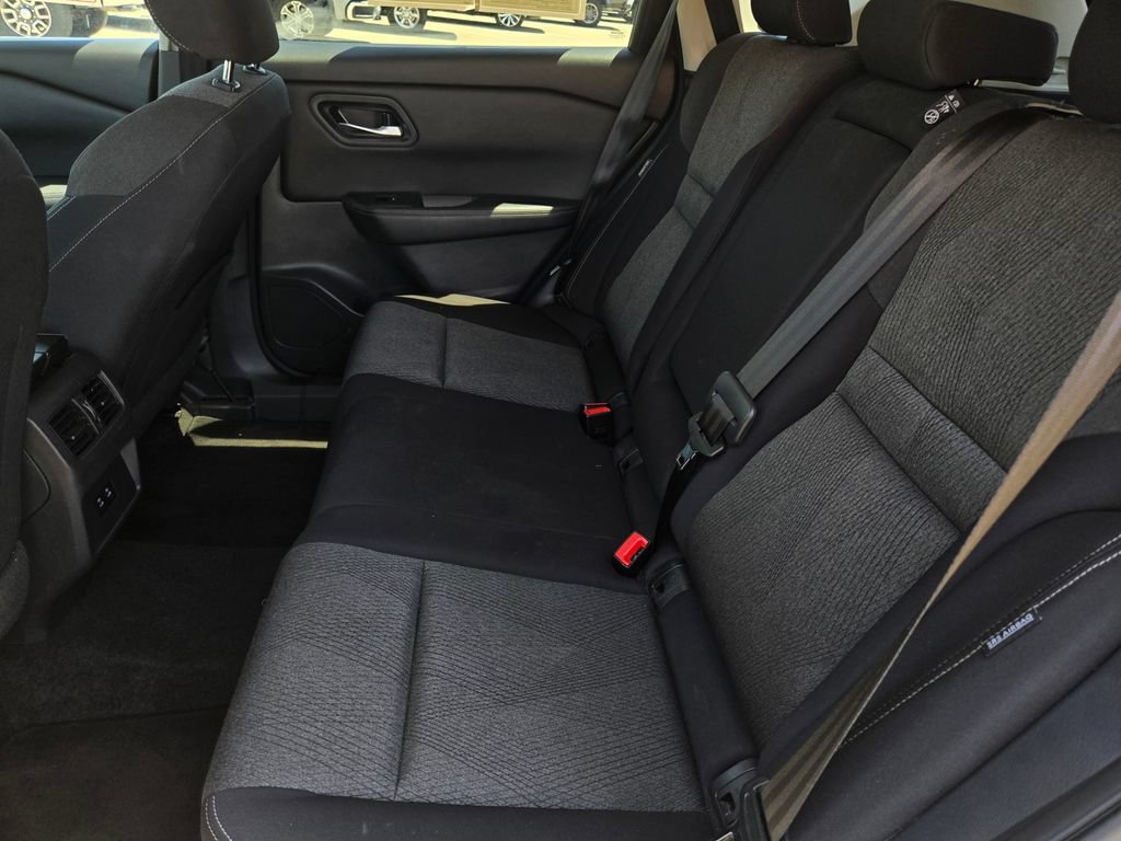 Used 2024 Nissan Rogue SV FWD image 11