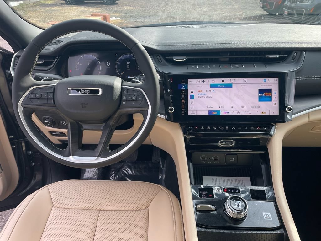 New 2026 Jeep Grand Cherokee L Limited w/ Luxury Tech Group II AWD/4WD image 4