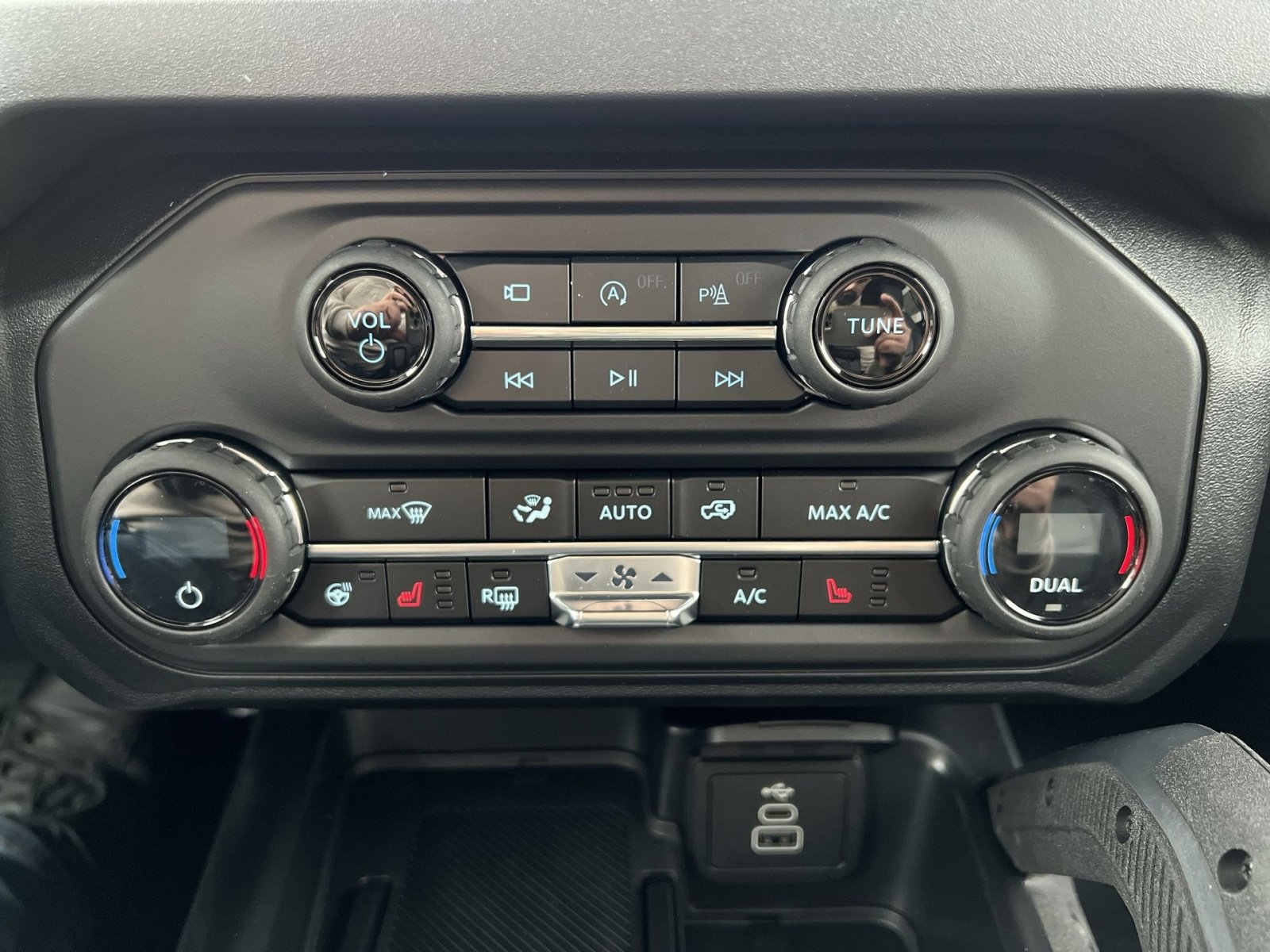 New 2026 Ford Bronco Outer Banks w/ Sasquatch Package image 21