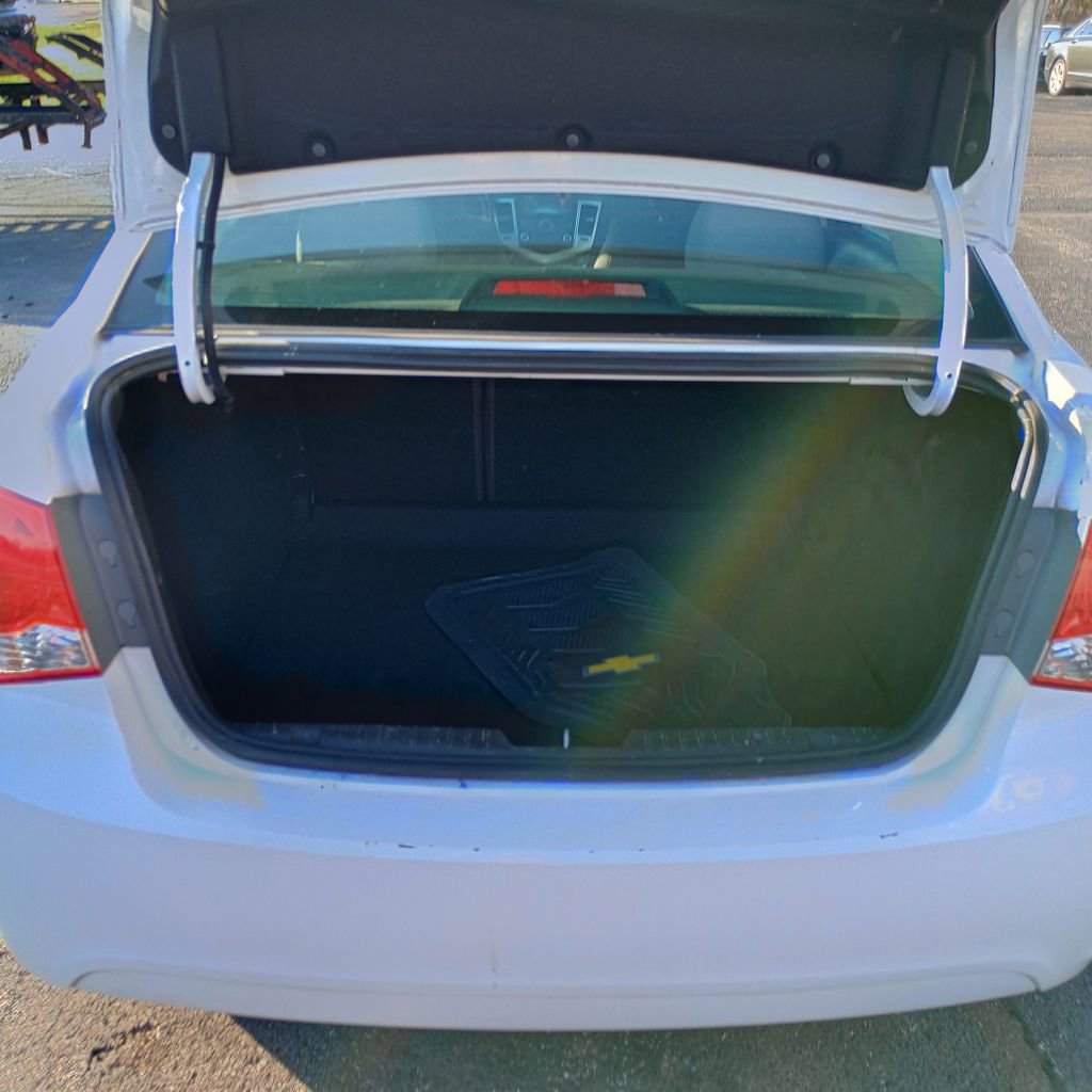 Used 2016 Chevrolet Cruze LT image 18