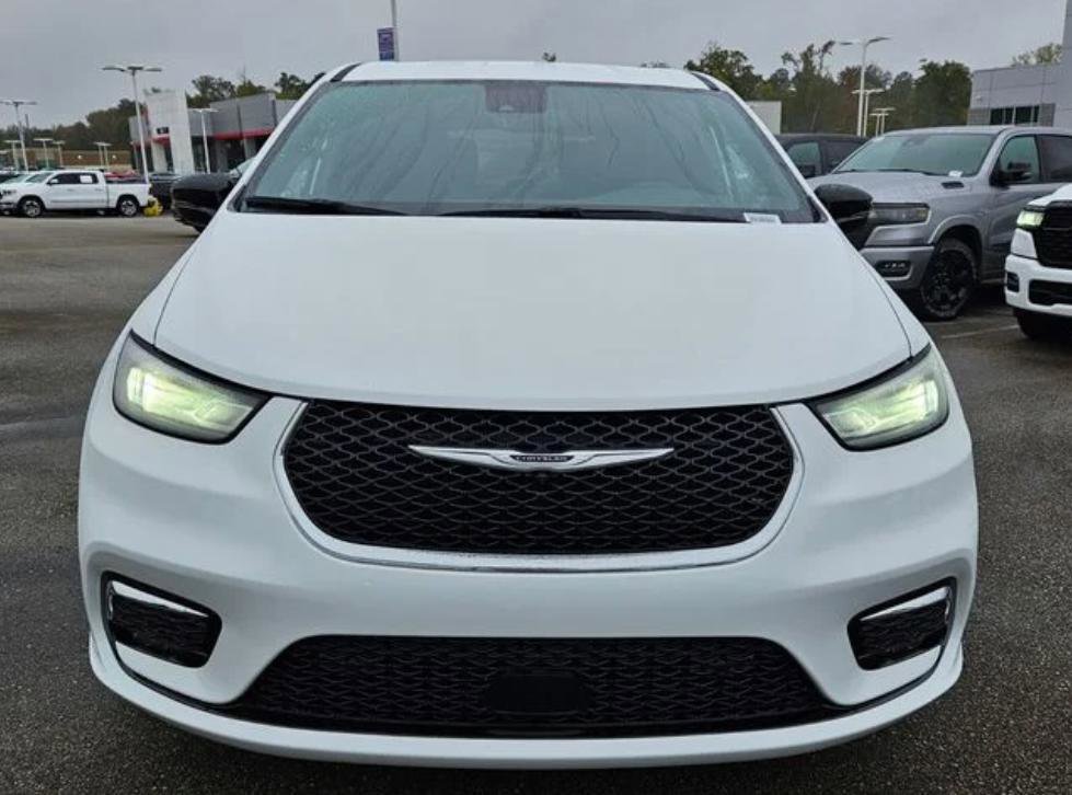 New 2027 Chrysler Pacifica Select FWD image 9