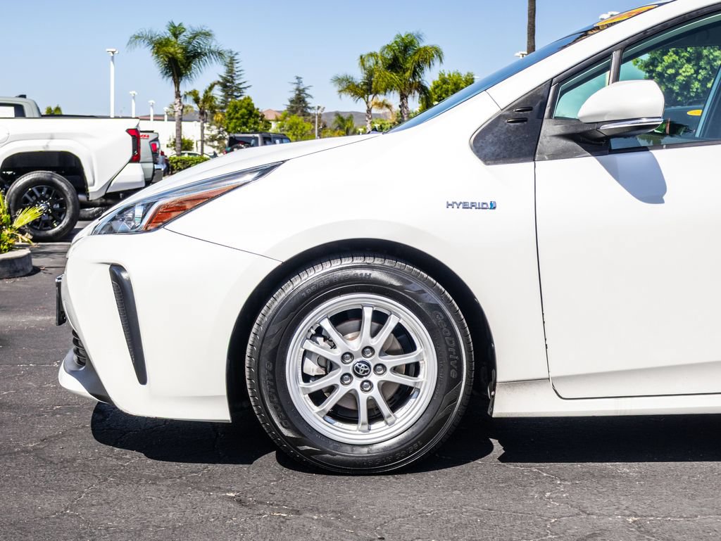 Used 2019 Toyota Prius L Eco w/ Carpet Mat Package FWD image 5