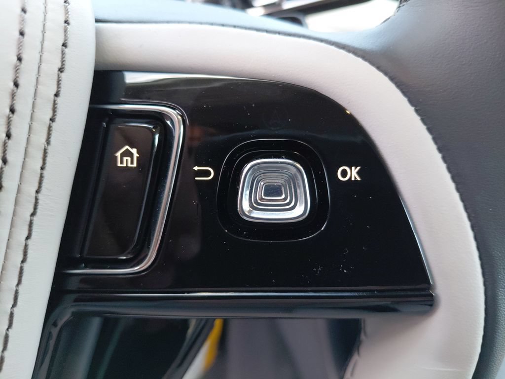 New 2026 Lincoln Aviator AWD w/ Jet Appearance Package image 17