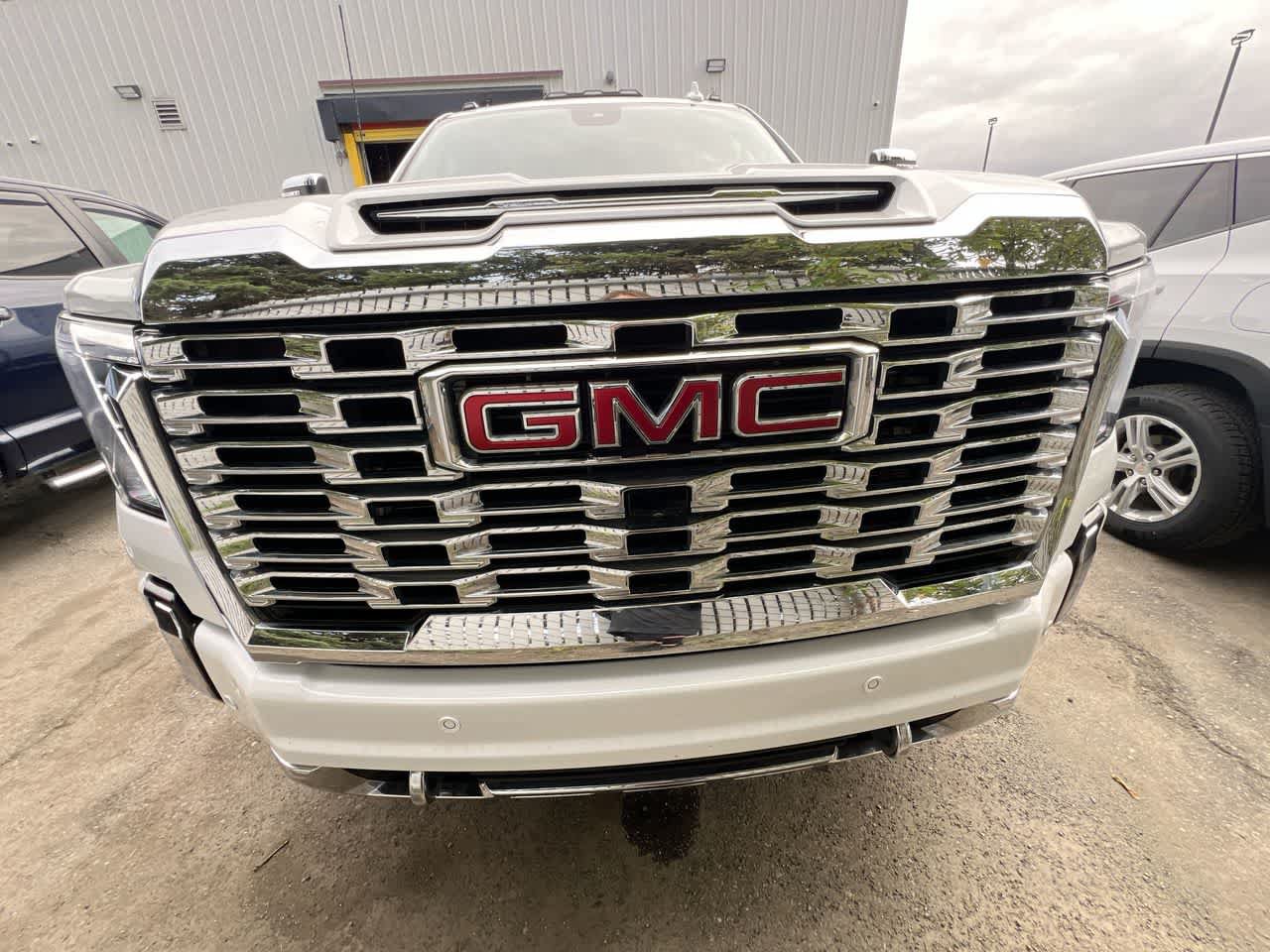 Used 2024 GMC Sierra 3500 Denali AWD/4WD image 29