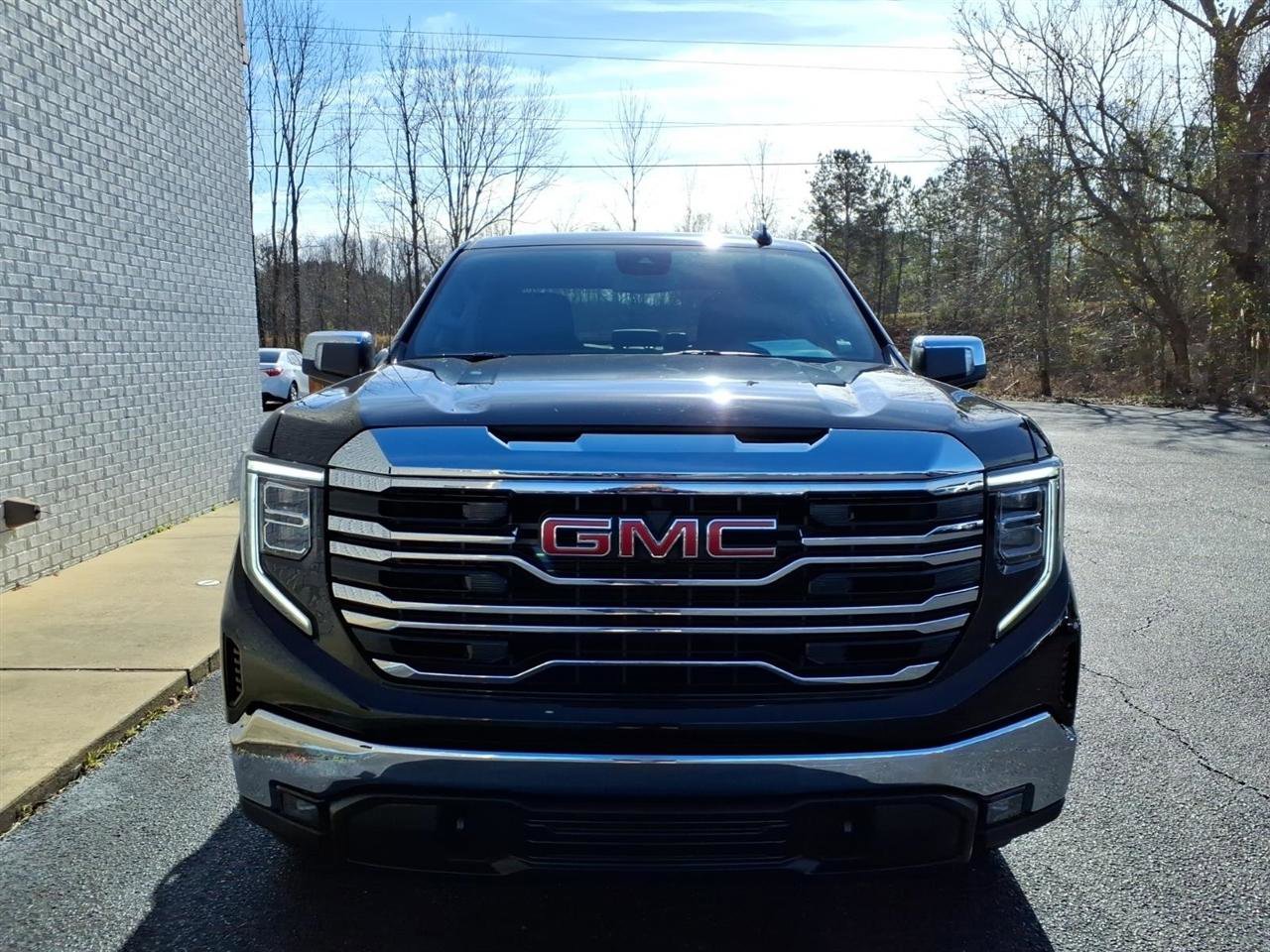 Used 2025 GMC Sierra 1500 SLT image 2