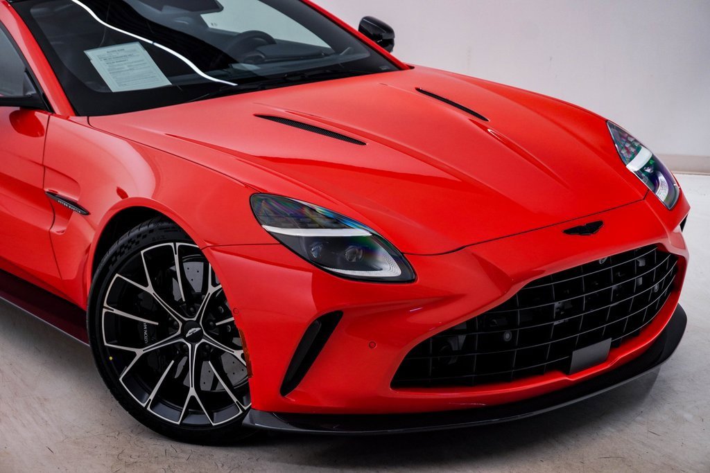 Used 2025 Aston Martin V8 Vantage Coupe image 4