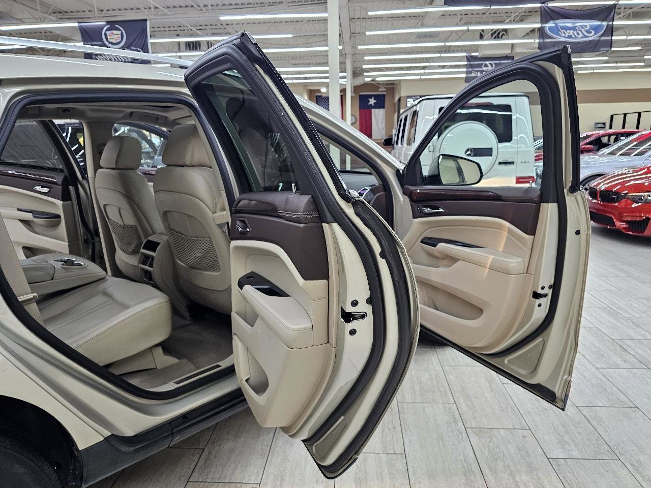 Used 2015 Cadillac SRX Luxury w/ Driver Awareness Package image 14