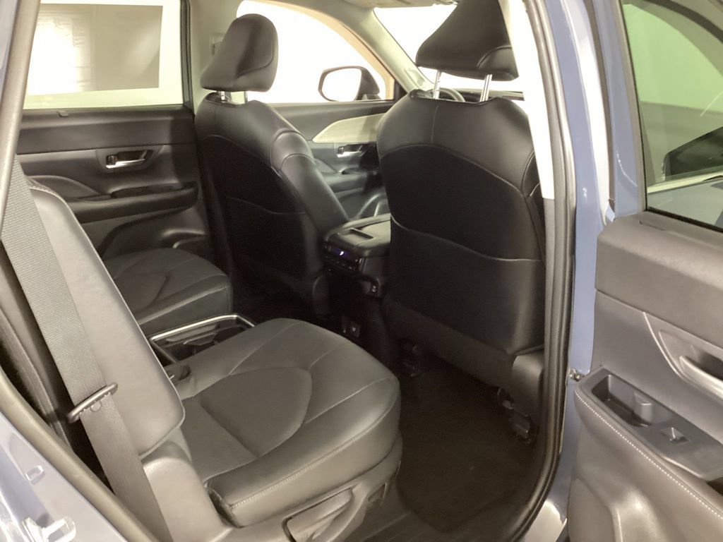 Used 2024 Toyota Grand Highlander AWD image 41