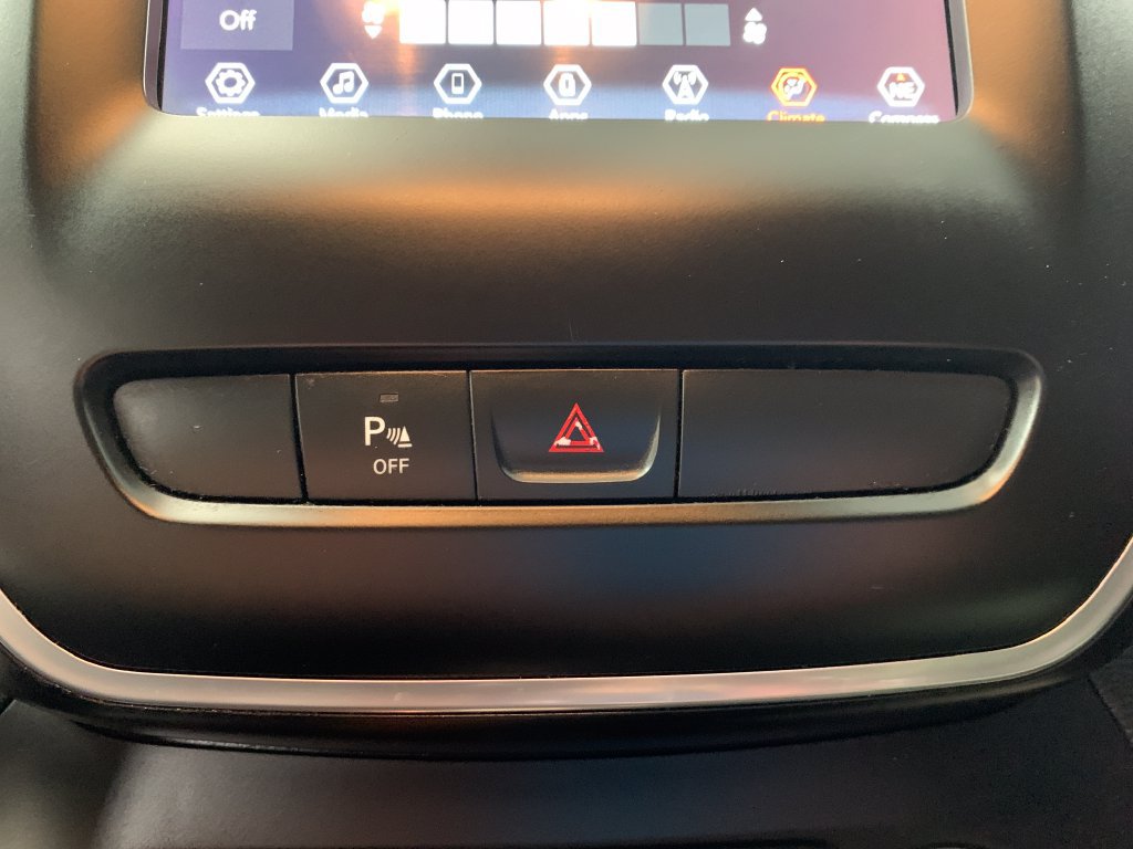 Used 2019 Jeep Cherokee Latitude Plus AWD/4WD image 27