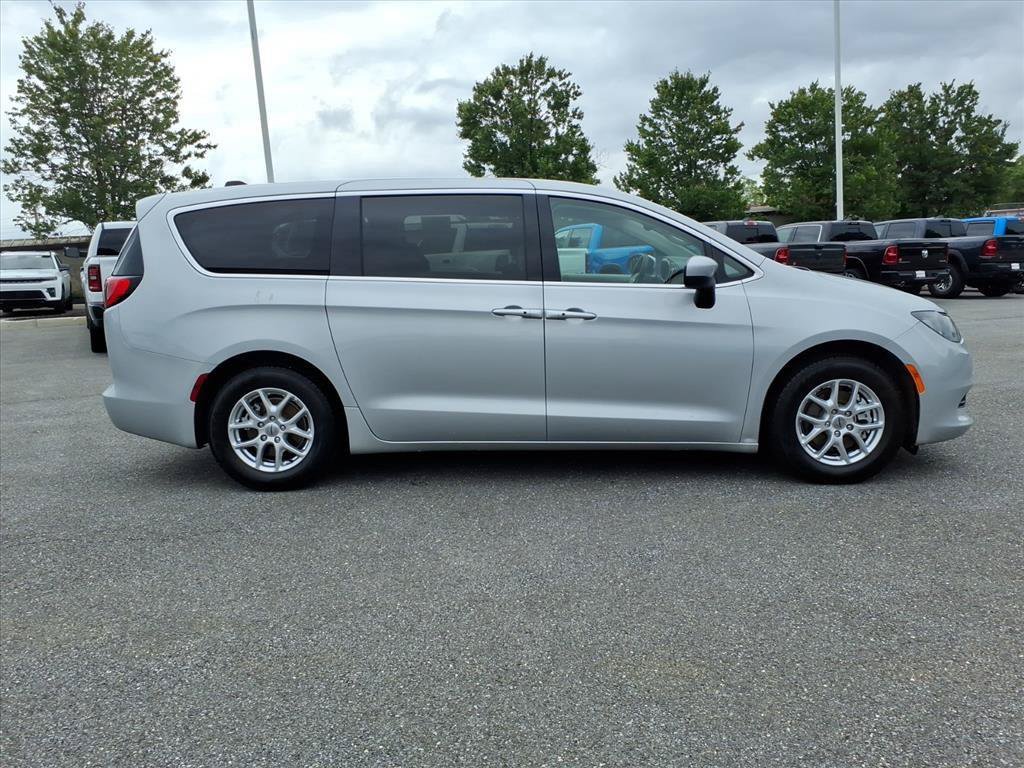 Used 2023 Chrysler Voyager LX FWD image 7