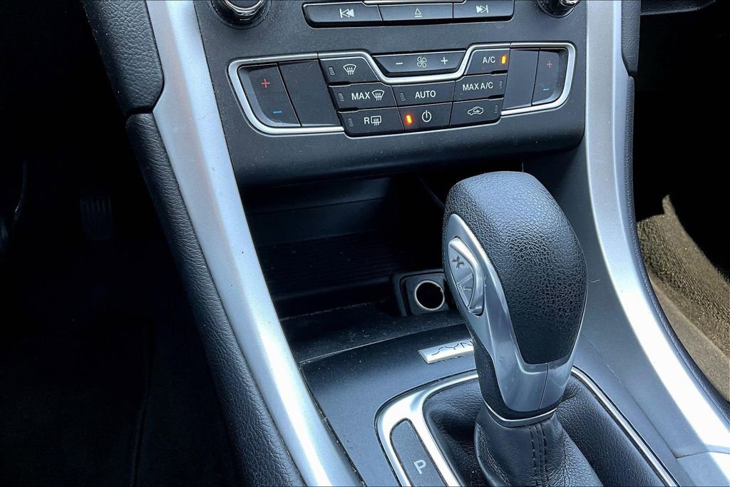 Used 2016 Ford Fusion SE image 12