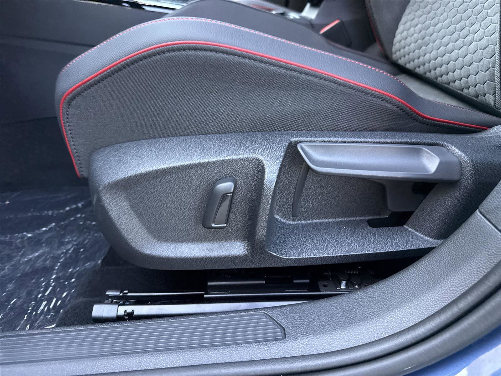 New 2025 Volkswagen GTI SE image 14