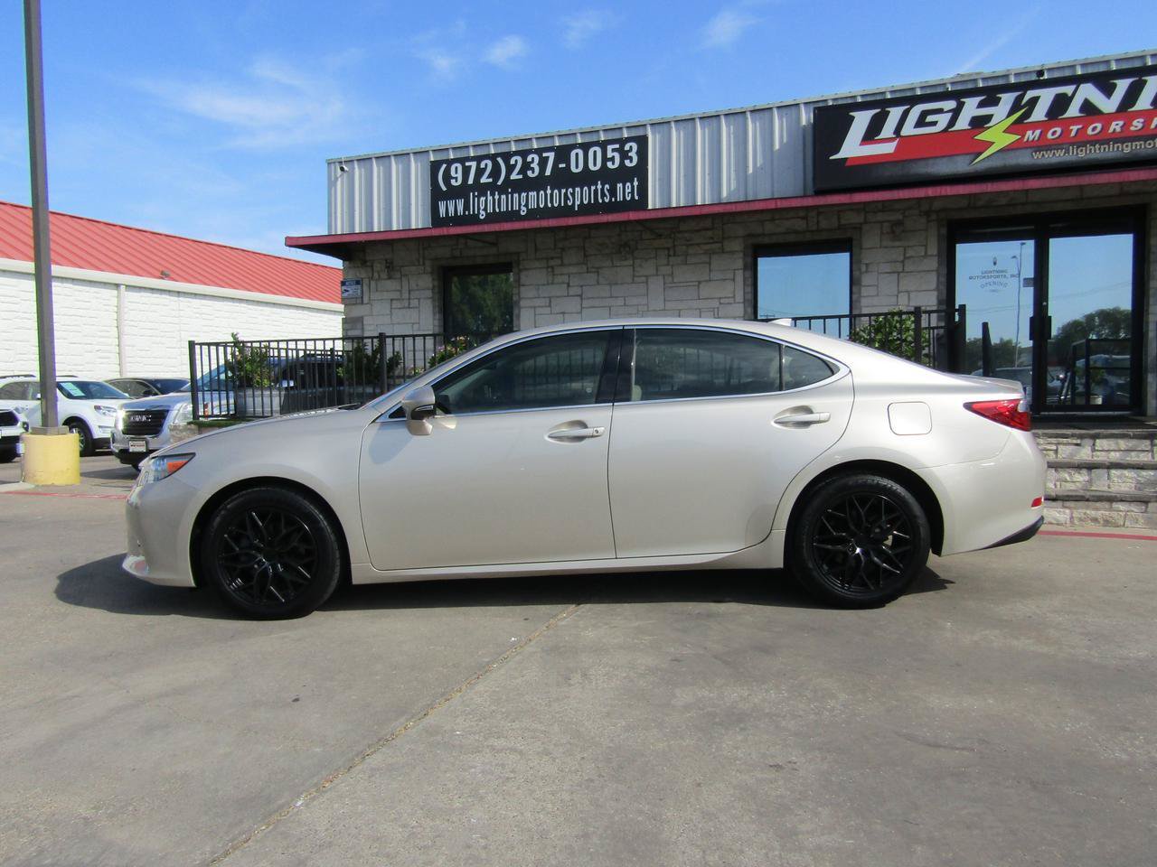 Used 2015 Lexus ES 350 w/ Premium Package FWD image 2