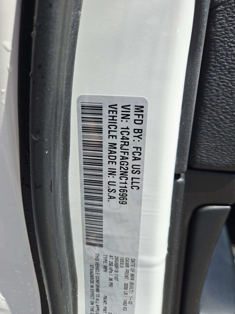 Certified 2022 Jeep Grand Cherokee Laredo X AWD/4WD image 36