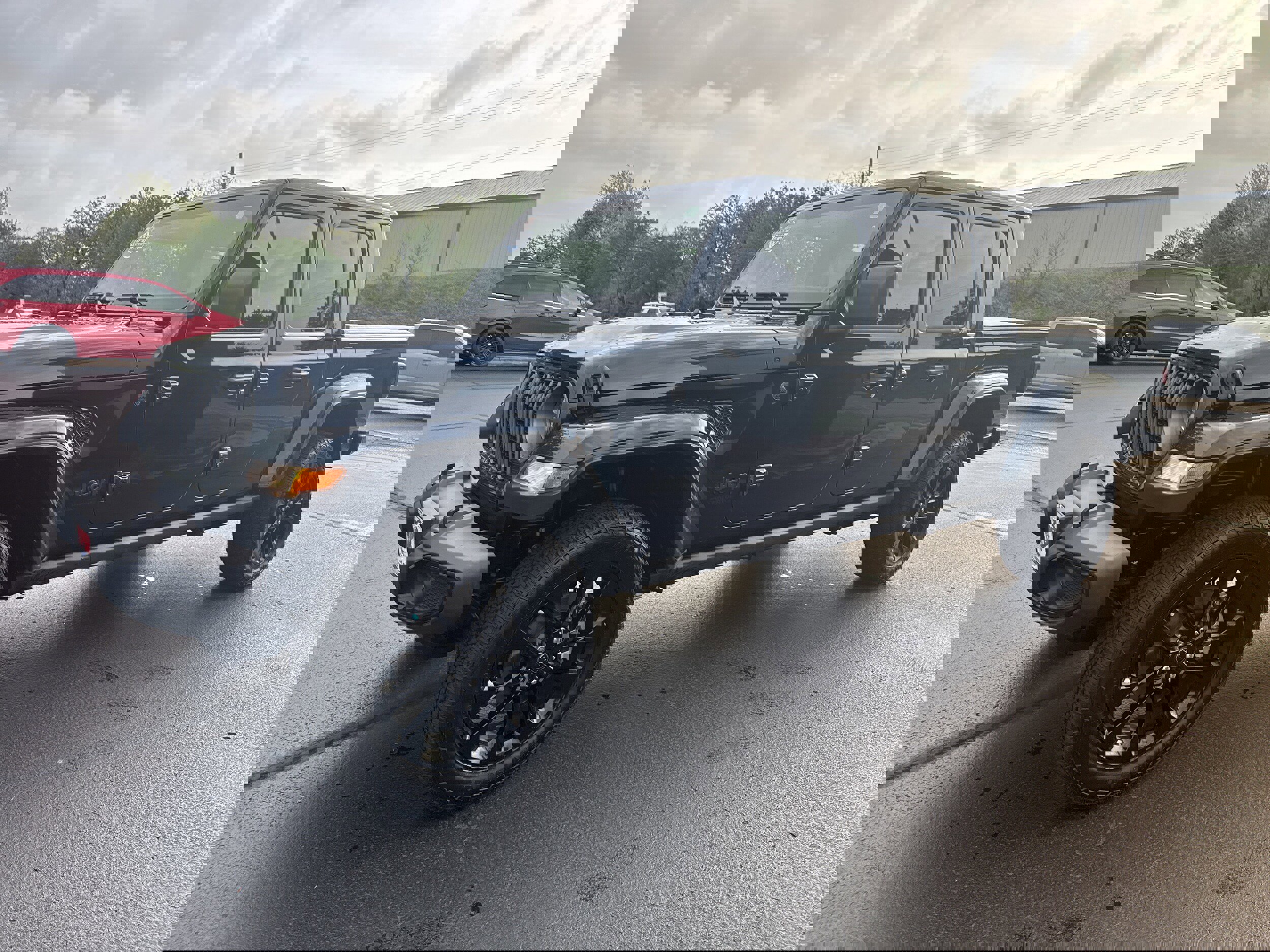 Used 2025 Jeep Gladiator Sport image 2