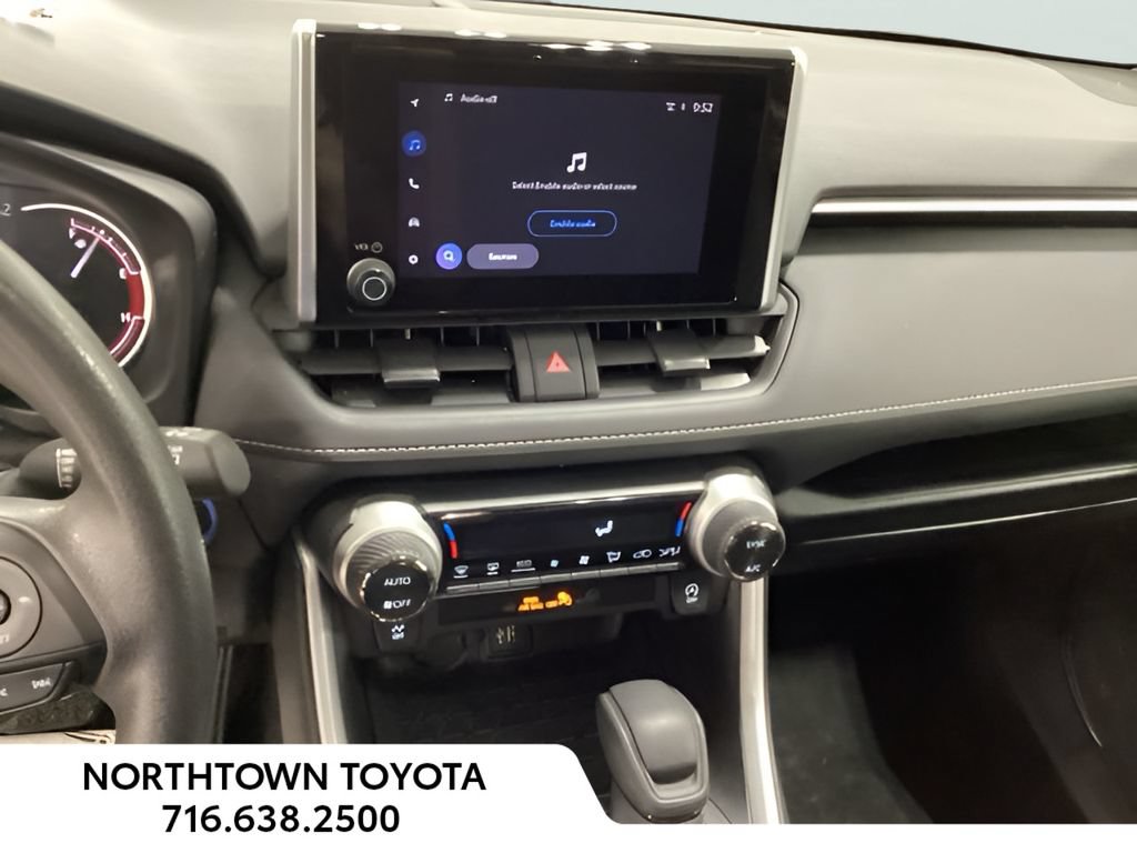 Used 2025 Toyota RAV4 XLE AWD/4WD image 27