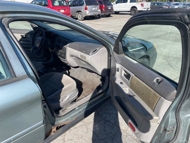 Used 2005 Ford Taurus SE FWD image 12