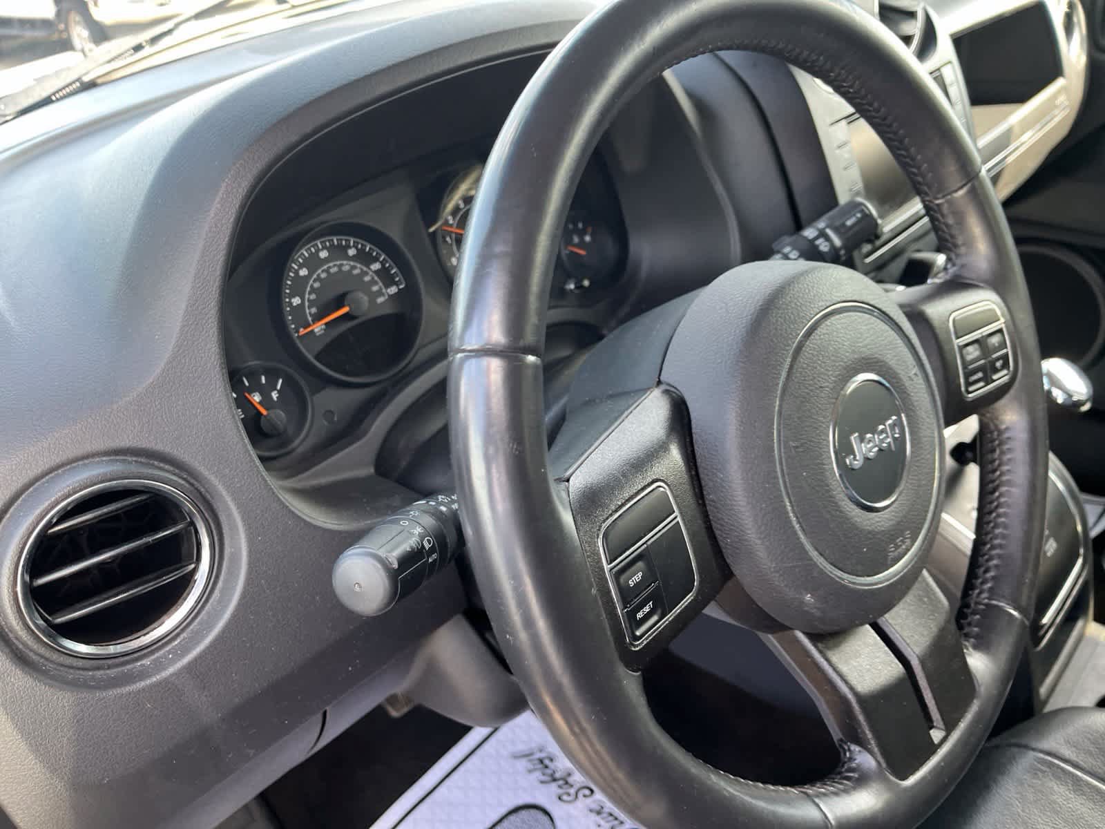 Used 2016 Jeep Patriot High Altitude FWD image 28