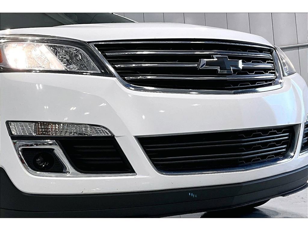Used 2017 Chevrolet Traverse LT w/ Style and Technology Package FWD image 32