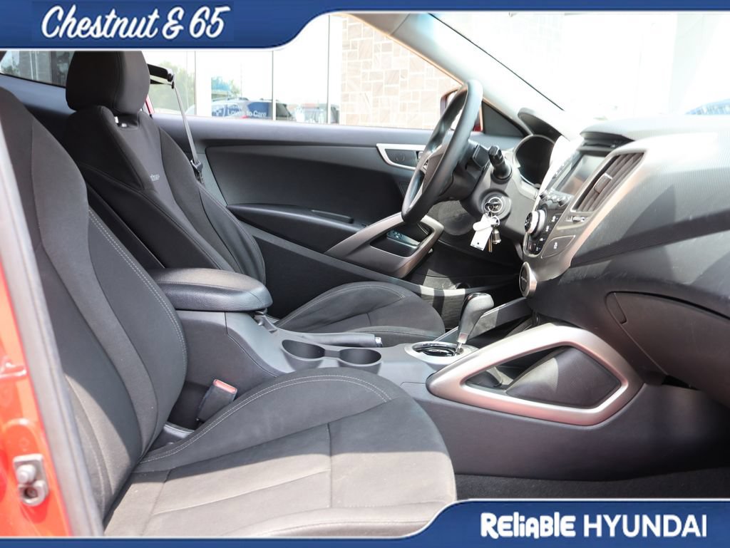 Used 2016 Hyundai Veloster FWD image 10