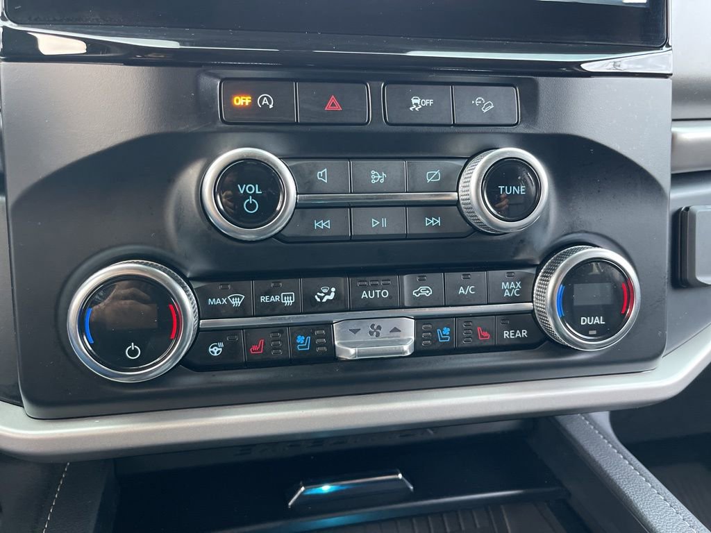 Certified 2024 Ford Expedition XLT image 12