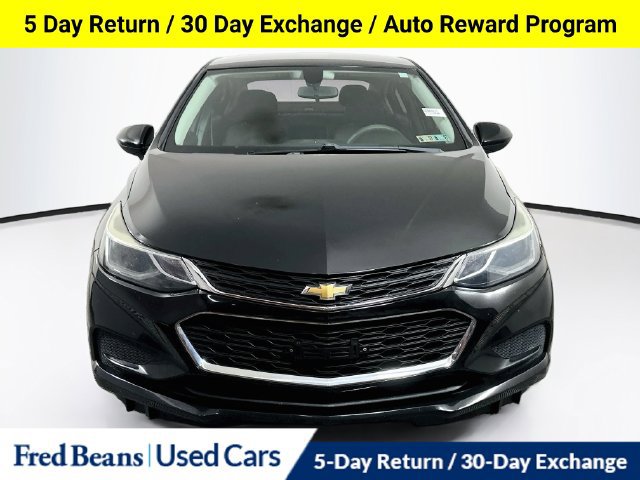 Used 2018 Chevrolet Cruze LT w/ Convenience Package FWD image 3