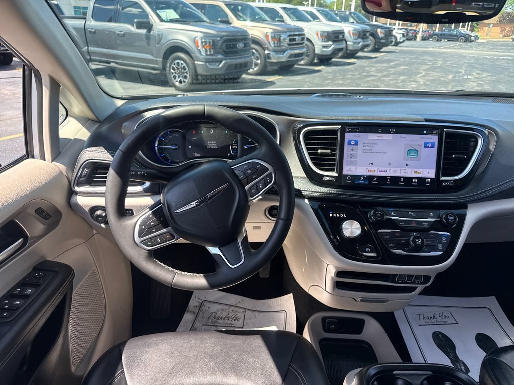 Used 2024 Chrysler Pacifica Limited FWD image 26