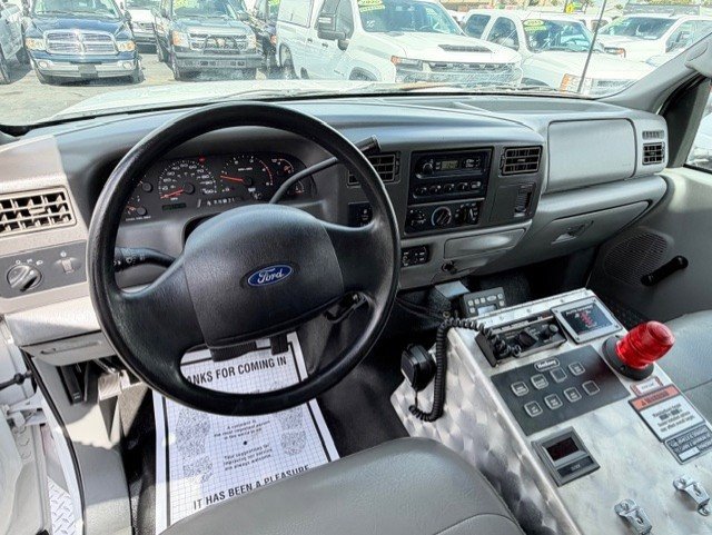 Used 2002 Ford F550 2WD Crew Cab Super Duty image 16