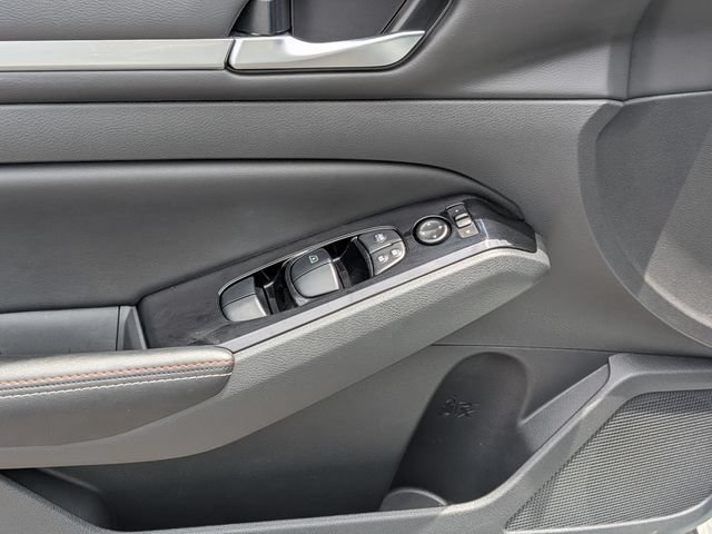 Used 2024 Nissan Altima 2.5 SR w/ SR Premium Package FWD image 11