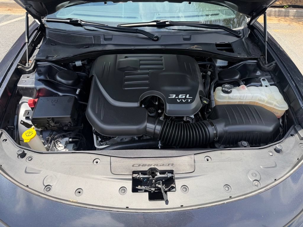 Used 2019 Dodge Charger SXT RWD image 6