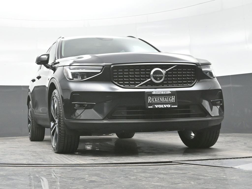 Used 2025 Volvo XC40 B5 Plus image 20